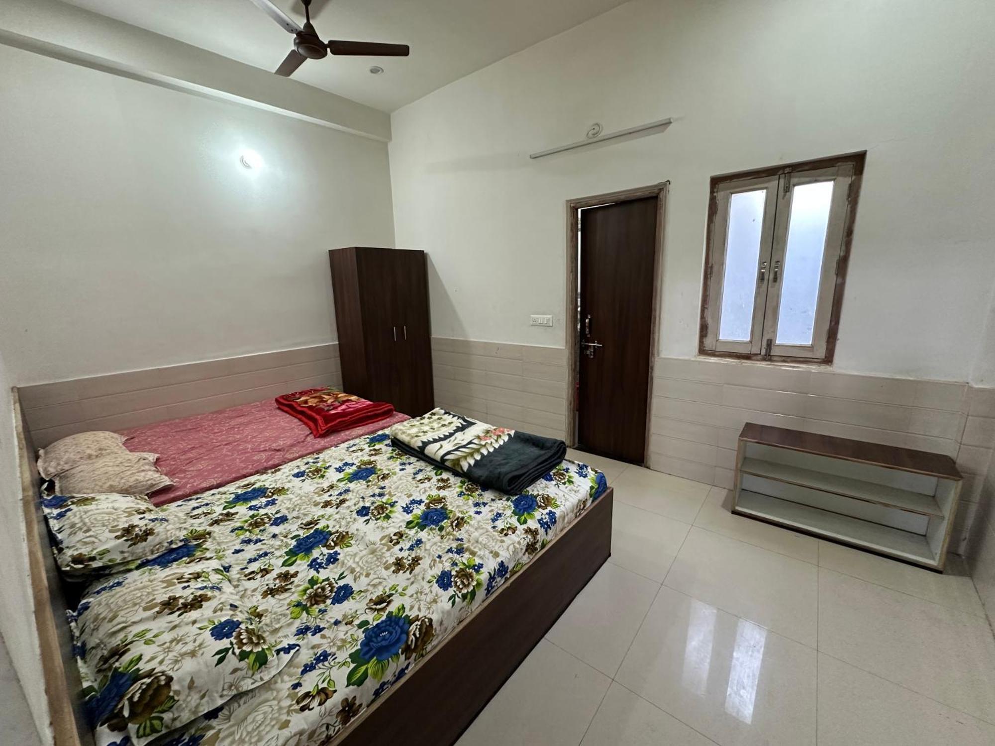 Radhey Radhey Seva Sadan Guest house Vrindavan