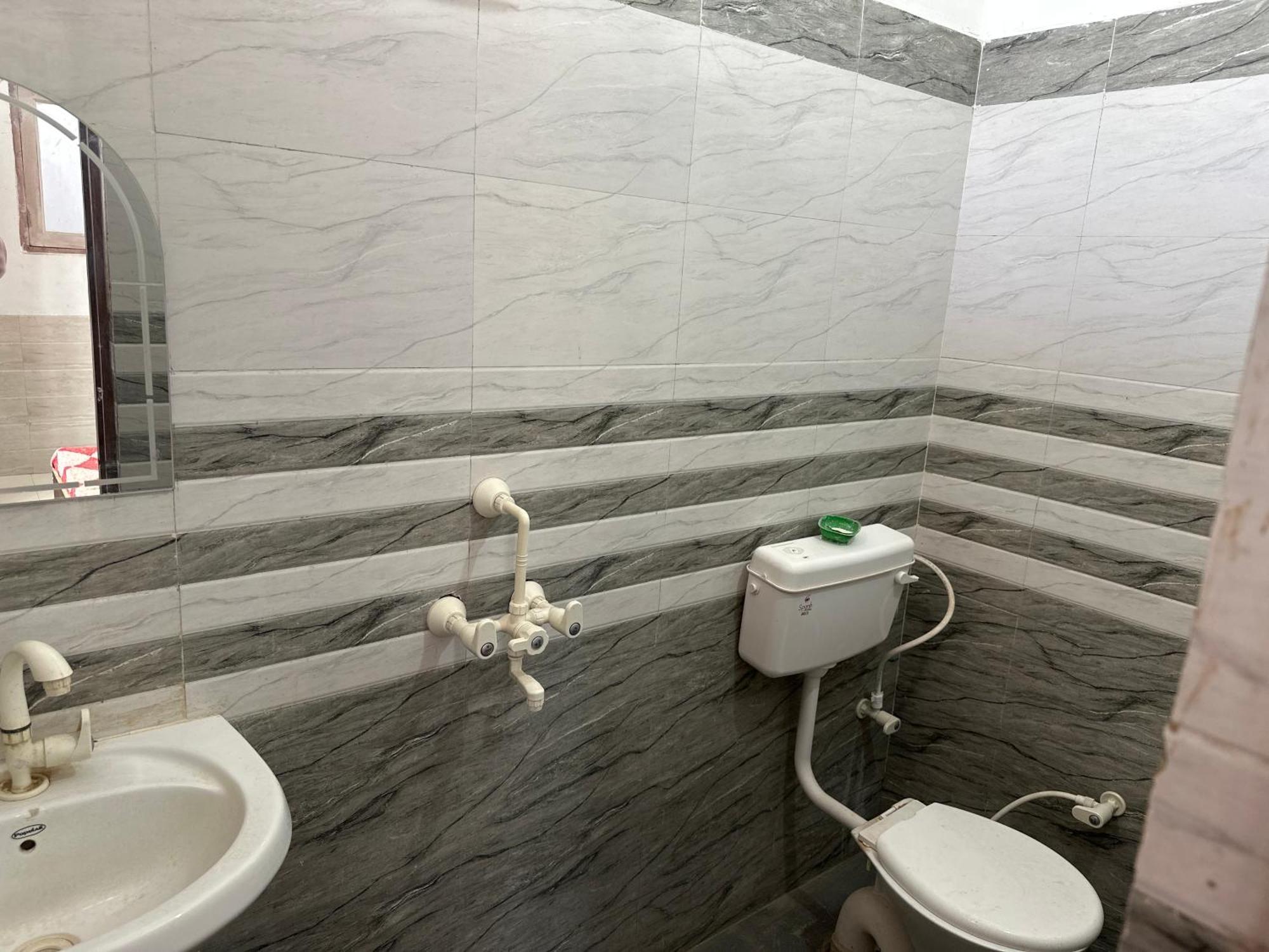 Radhey Radhey Seva Sadan Guest house *